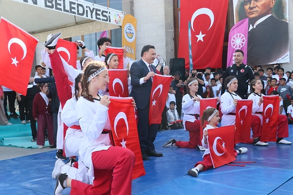 "Bir çocuğu kazanırsak bir aileyi, bir aileyi kazanırsak bir mahalleyi, bir mahalleyi kazanırsak geleceği kazanırız."