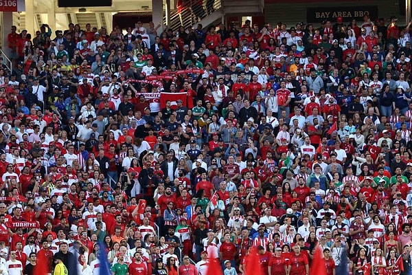 Tribünlerin en kolay taşınan sembolüne dönüştü