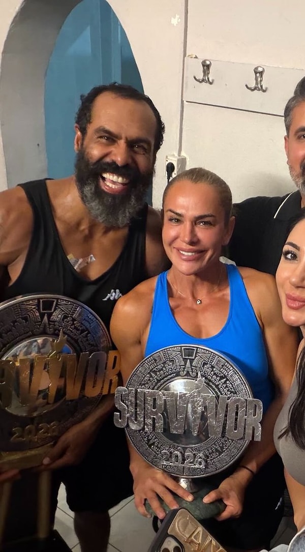 Survivor 2026 ikincisi Nagihan'a ikincilik kupası verilmiş!