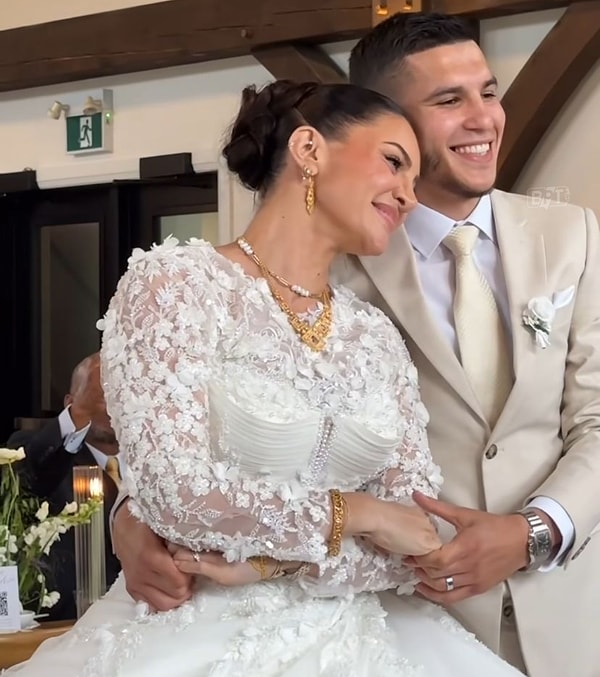 Drake'in eski aşkı ve Adonis'in annesi Sophie hanım bir anda Türkiye gündemine girmeyi başardı.