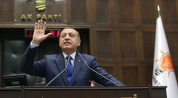 Sosyal medyadaki bazı tavırları "şov ve gösteriş" olarak niteledi.