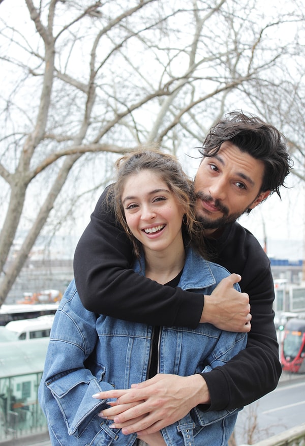 According to the information trickling in from behind the scenes, it appears that Ilhan Sen and Cemre Baysel will be sharing the leading roles in the series.