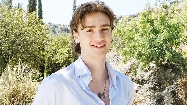 "Still 17" is among the youth series aired on Kanal D during the summer season.