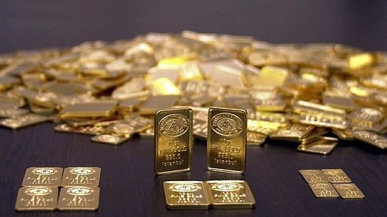 Giant Bank Calls Gold Drop a Historic Buying Chance!