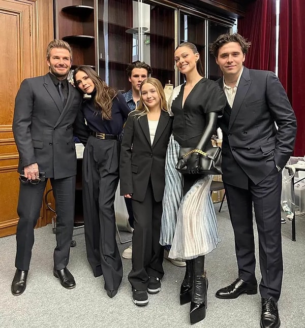 David ve Victoria Beckham'ın en büyük oğlu Brooklyn Beckham ile ABD'li oyuncu ve milyarder iş insanı Nelson Peltz'in kızı Nicola Peltz, 2022 yılında Palm Beach'te milyonlarca dolar harcanan görkemli bir düğünle dünyaevine girdi.