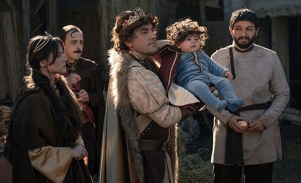 Giray Altınok'un başrolünde yer aldığı Prens dizisinin replikleri ve karakter görsellerinin basılı olduğu kupa, tişört ve benzeri ürünlere ilişkin telif tartışmaları büyümeye devam ediyor.
