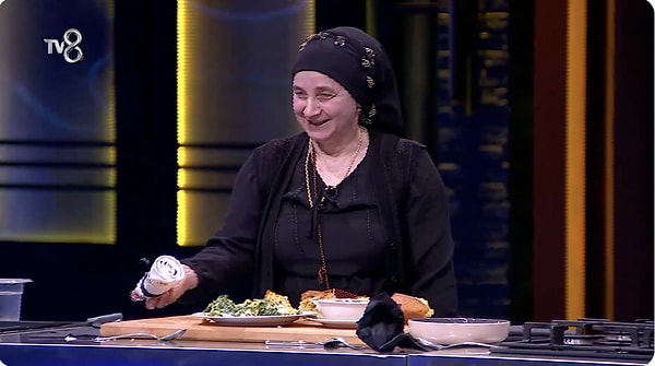 MasterChef'te ilk turu geçmeyi başaran Trabzonlu yarışmacı Emine Karaca, mutluluğu ve yaptığı açıklamalarla gündem oldu.
