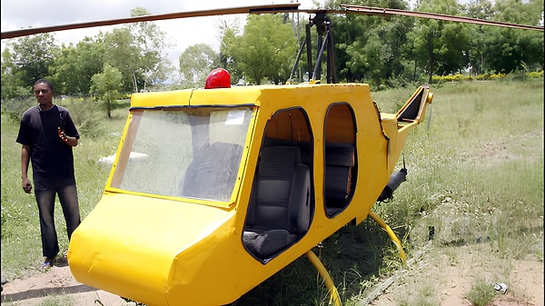 Helikopteri eski araç ve uçak parçalarından yaptı