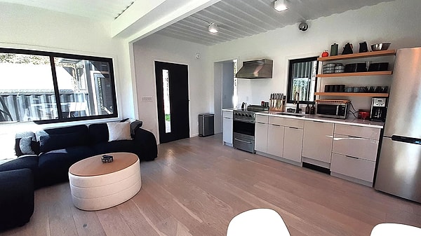 Havuz ve sauna da konteynerden yapıldı