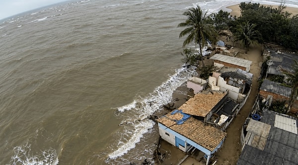 Atafona is situated at the delicate delta mouth where the Paraíba do Sul River merges with the ocean.