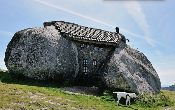 Everything began in the early 1970s, when an engineer from Guimarães started to envision a weekend retreat, a sanctuary away from the city, where he could unwind with his family.