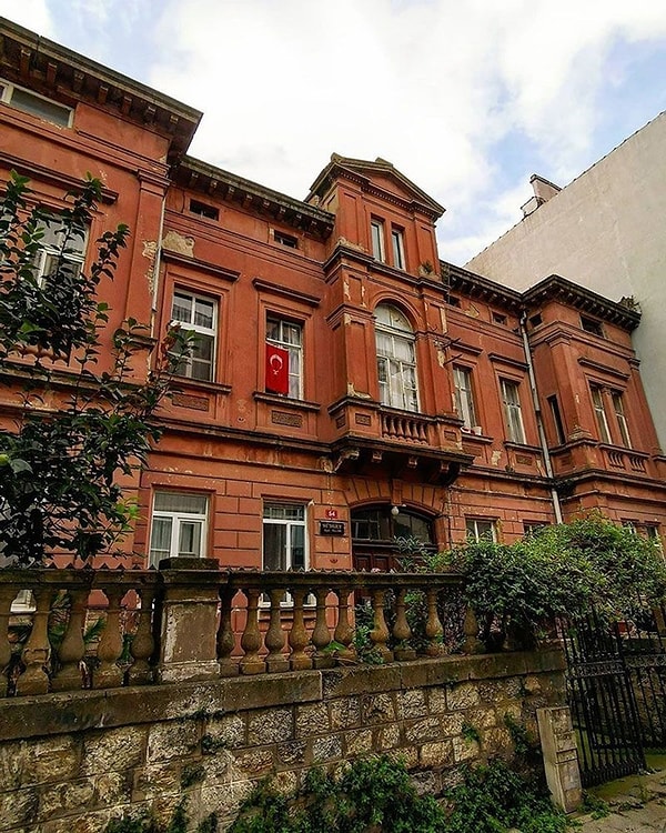 In Reality, a Housing Complex: Sünget Apartment Building