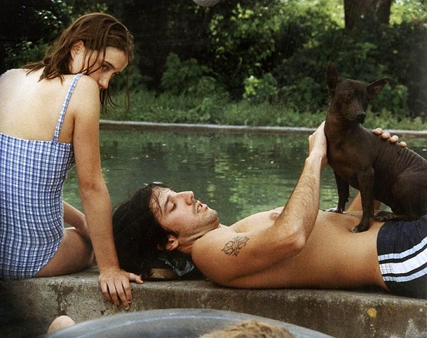 La Ciénaga (2001) is an Argentinian film directed by Lucrecia Martel. The film is a social drama that portrays the life of a middle-class family living in a small town in Argentina. The family's life is marked by boredom and the oppressive heat of the summer. The mother, Mecha, is an alcoholic who spends her days lying in bed. Her husband, Gregorio, is indifferent to his wife's condition and is more concerned with maintaining appearances. The children are left to their own devices and spend their time swimming in a dirty pool. The film is a bleak depiction of a family in decline and the societal problems that contribute to their situation.

The film received critical acclaim for its realistic portrayal of the family's situation and the performances of the actors. It won several awards, including the Alfred Bauer Prize at the Berlin International Film Festival. Despite its dark themes, the film is considered a classic of Argentinian cinema and is often cited as one of the best films of the 21st century.