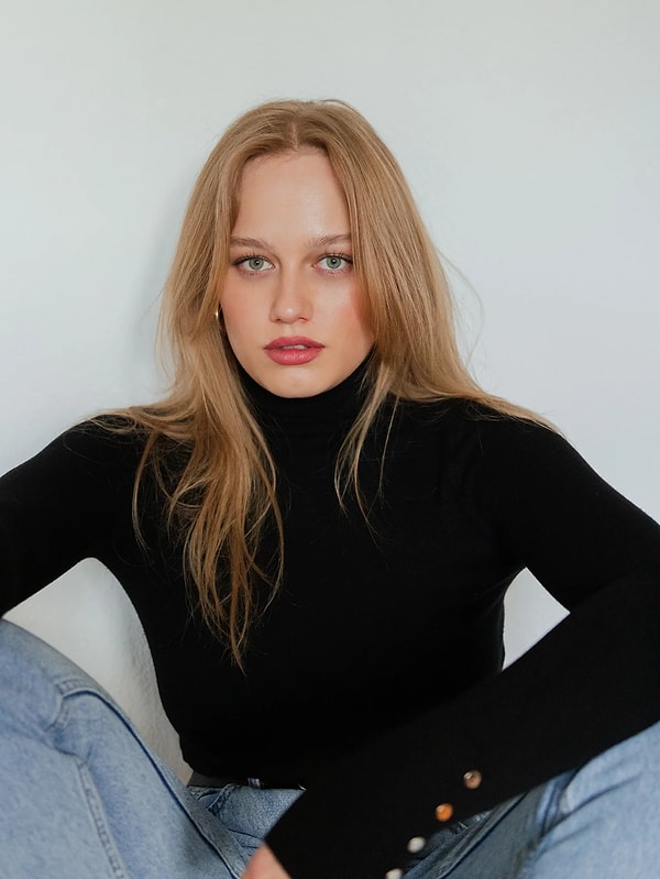 Finally, it's been revealed who will be partnering with Akın Akınözü in "Love and Throne"! The lucky actress is none other than Destina.