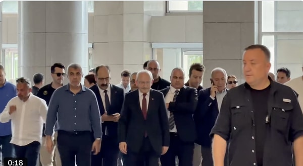 Kılıçdaroğlu ve yanındakiler Deniz Göktaş için Çağlayan Adliyesi'ndeydi.