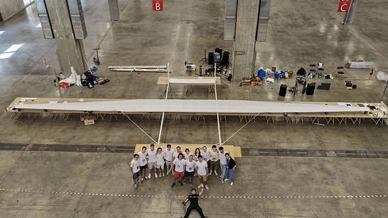 Students Break Guinness World Record with a 20-Meter Paper Plane: It Flew 59 Meters