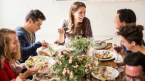 Psychologists Reveal the Strongest Common Trait of Families Who Eat Dinner Together