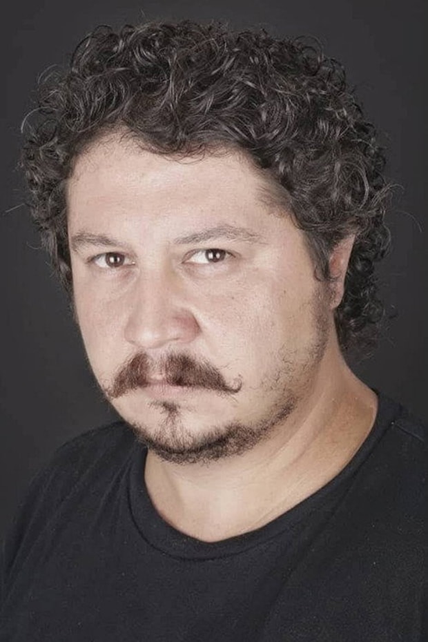 Yüksel Molla