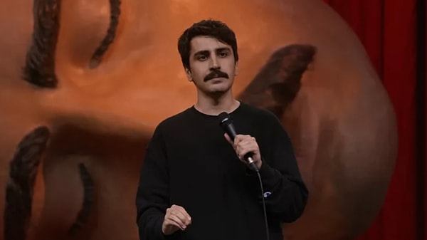 Deniz Göktaş, YouTube’da 10 milyondan fazla izlenen gösterisi sonrasında yurt dışından döndüğü sırada gözaltına alınmış ve tutuklanmıştı.