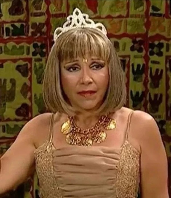 Gül Onat, one of the most beloved figures in Turkish theater and television, has managed to etch herself into memories with the unforgettable characters she portrayed throughout her career spanning decades.