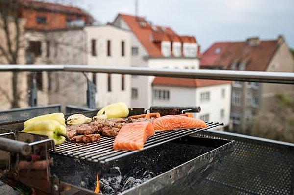 Balkonda Mangal veya Barbekü Yakmak