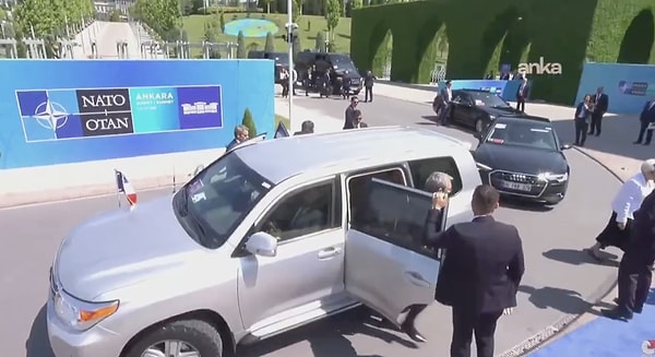NATO Zirvesi'nin en dikkat çeken isimlerinden biri, Fransa Cumhurbaşkanı Emmanuel Macron oldu.