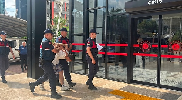 Antalya’nın Alanya ilçesinde yaşanan zincirleme hırsızlık ve gasp suçları gündem oldu.