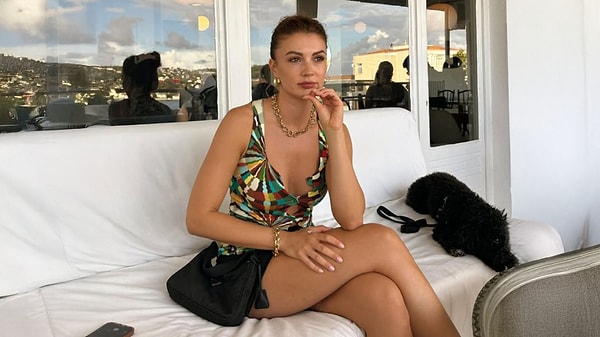 Burcu Özberk, NOW'ın yeni dizisi Anne Yarısı'nın başrol oyuncusu oldu.
