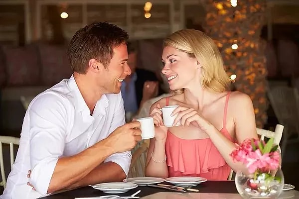 In the realm of dating, the timing of the message sent after the first date plays a much more decisive role than one might think.