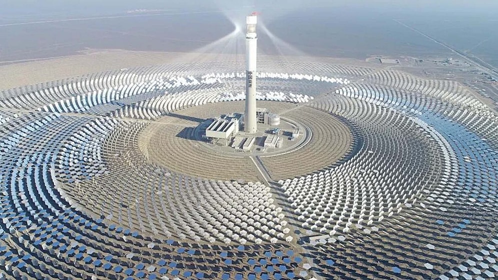World's Largest Solar Plant Generates Power at Night