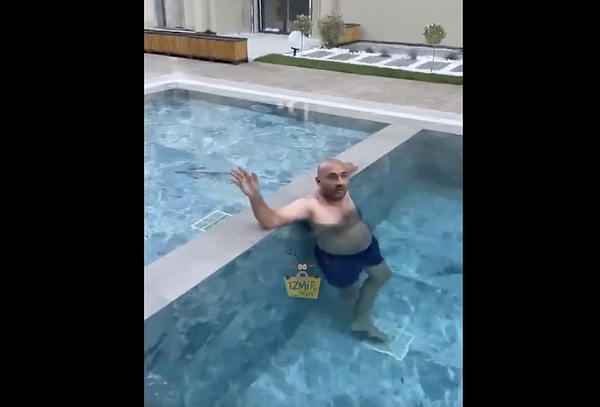 "Havuza giriyorum, burası sitenin"