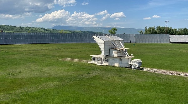22 bin metrekarelik devasa bir geometrik yüzey alanına sahip olan RATAN-600, astronomi dünyasında tamamen kendine ait bir kategoride yer alıyor.