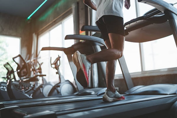Erkek Spor Ayakkabı Seçerken Nelere Dikkat Edilmeli? – 2026