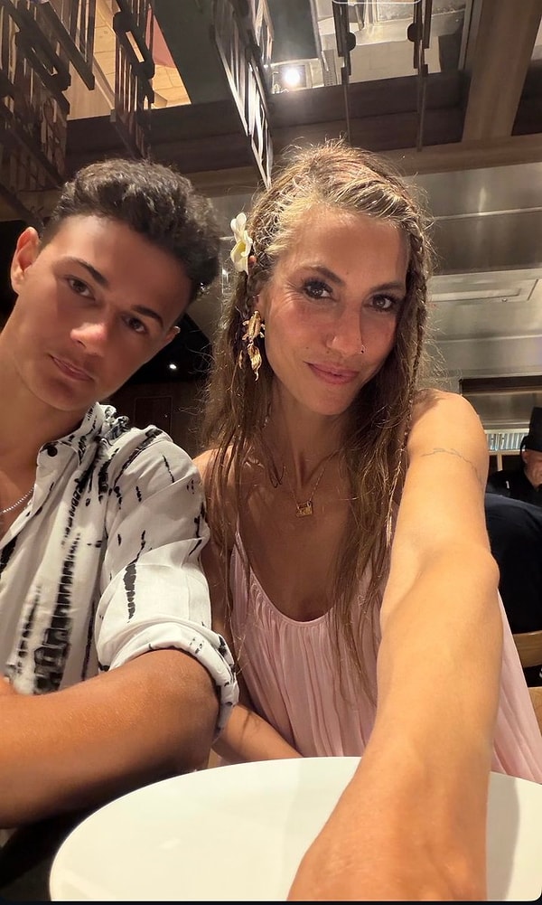 Despite her hectic work schedule, Çağla Şıkel, who frequently shares moments with her children with her followers, has once again made headlines with her latest post.