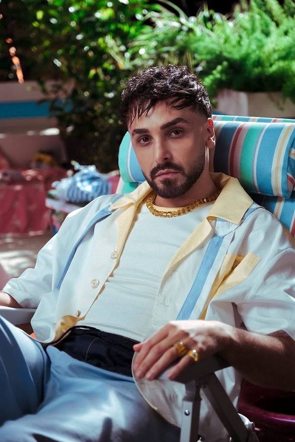 Türk rap ve pop müziğinin son yıllardaki en başarılı isimlerinden biri olan Sefo, gerçek adıyla Seyfullah Sağır, dijital platformlarda elde ettiği rekorlarla adından söz ettirmeyi başardı.