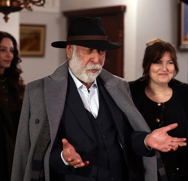 Türk televizyon ve sinema dünyasının usta oyuncularından Muhammed Cangören, onlarca yıla yayılan kariyeri boyunca unutulmaz karakterlere hayat verdi.