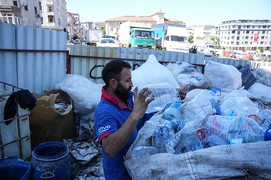 No More Bottles! Furious Waste Pickers Revolt
