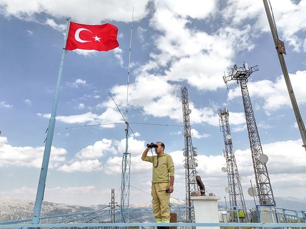 Kara yolundan yaklaşık 9 kilometre içeride bulunan kuleye ulaşmak ise başlı başına bir mücadele gerektiriyor.