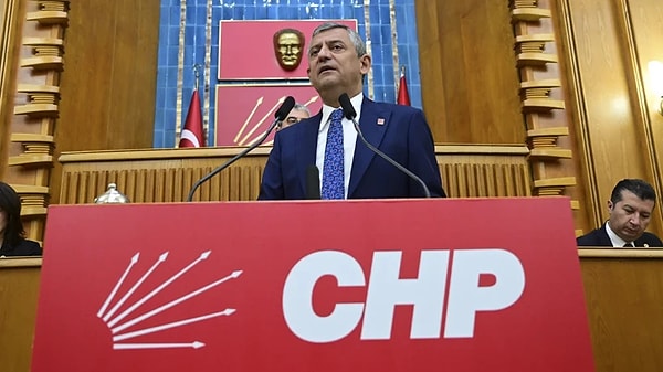 CHP Grup Toplantısına katılan milletvekillerinin Özel ile birlikte Yeni Parti'ye geçiş yapacağı öğrenildi.