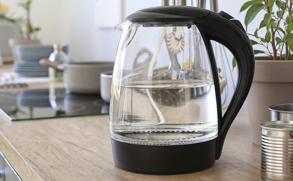 Natural Method Removes Limescale to Make Kettles Shine Like New
