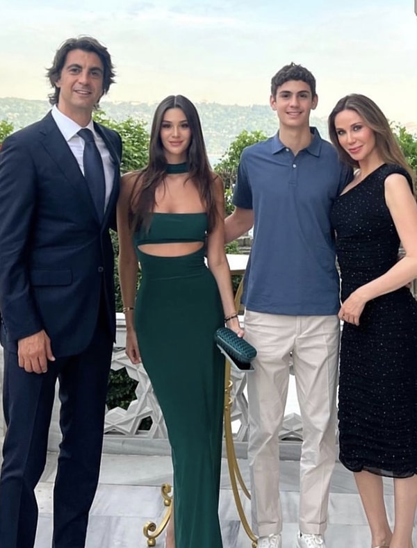 Boşanmanın ardından Demet Şener, iş insanı Tolga Arman ile yeni bir ilişkiye başladı.