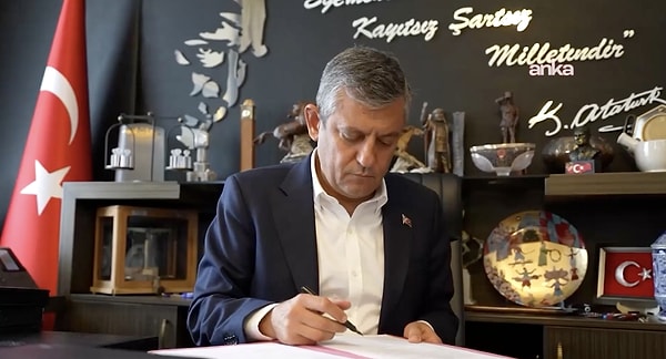 Özgür Özel, CHP’den istifa etti.