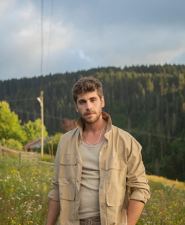 Son dönemin yükselen yıldızlarından Emre Bey, yeni sezonda NOW TV'de yayınlanacak Sevdam Karadeniz dizisiyle anlaşmıştı.