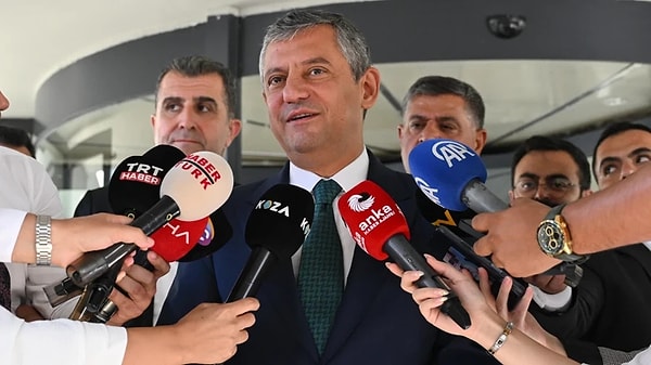 91 milletvekili Özgür Özel'le birlikte Yeni Parti'ye katıldı.