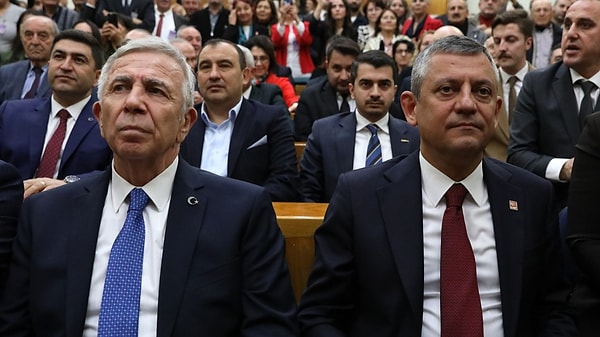 Yavaş, Özel'i arayarak tebrik etti.