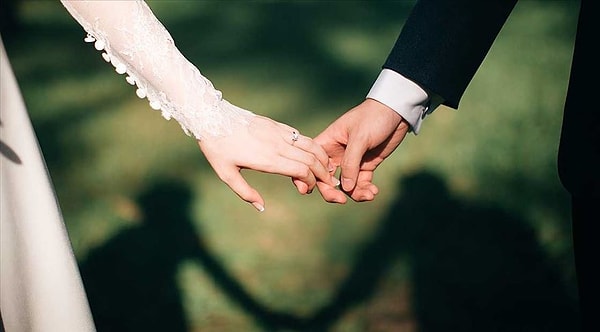 A new regulation concerning unmarried couples in England and Wales has sparked a debate.