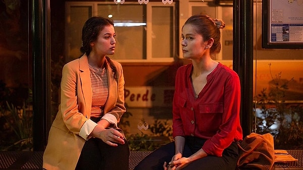Önce Pınar Deniz'le ardından Burcu Biricik'le görüşüldüğü iddia edildi ancak iki oyuncu da projeyi reddetti.