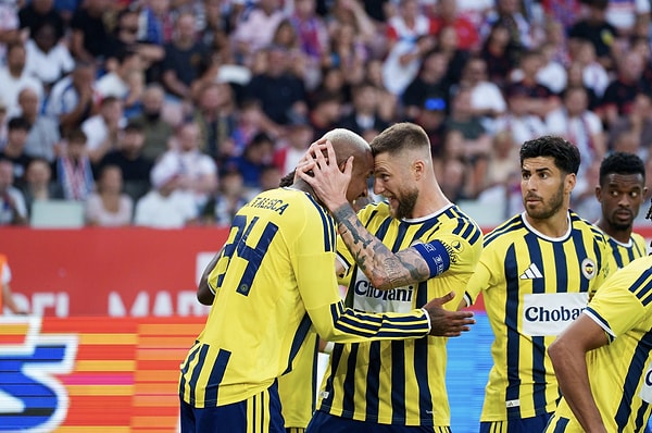 Deplasmandaki rövanş maçından 1-1'lik beraberlikle ayrılan sarı-lacivertli ekip, toplam skorda rakibine üstünlük kurarak adını UEFA Şampiyonlar Ligi 3. ön eleme turuna yazdırdı.