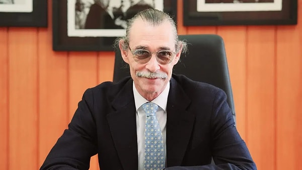 CHP'li Etimesgut Belediyesi'ne sabah saatlerinde operasyon düzenlendi. Belediye Başkanı Erdal Beşikcioğlu gözaltına alındı.