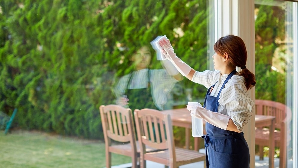 A Simple Cleaning Method Gets the House Tidied Before the Coffee Is Ready